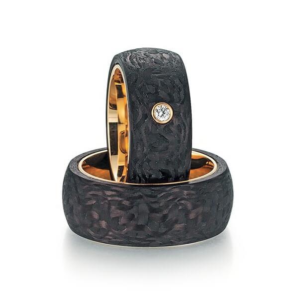 FISCHER Trauringe Carbon & Apricotgold BLACK PANTHER 23-01010-100 - Trauringmacher