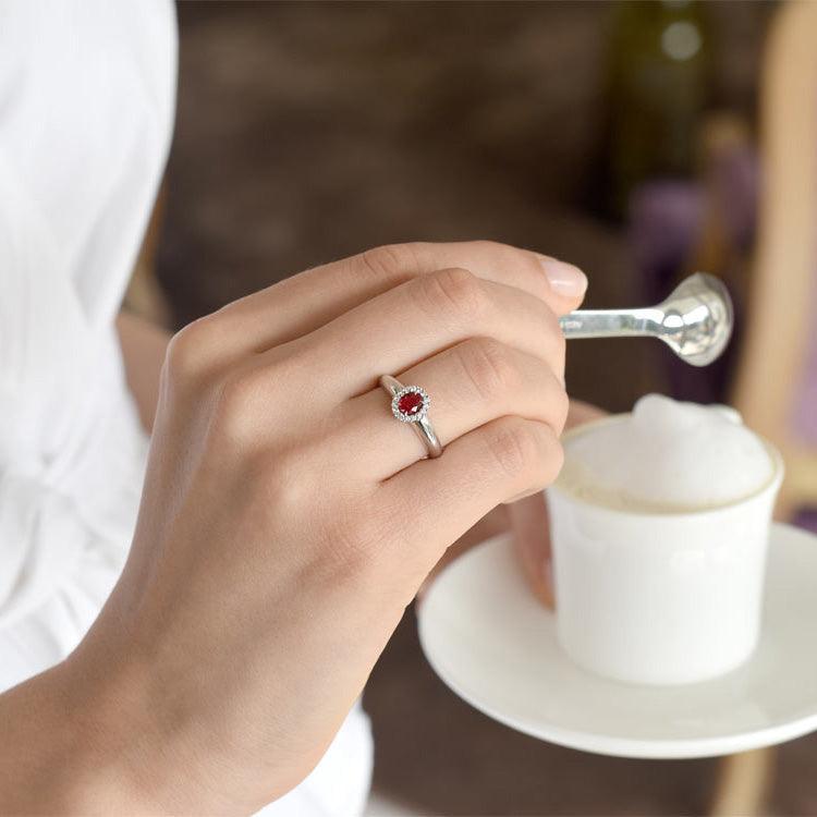 Verlobungsring WINDSOR Platin mit Rubin & Diamanten 0.12ct - Trauringmacher München