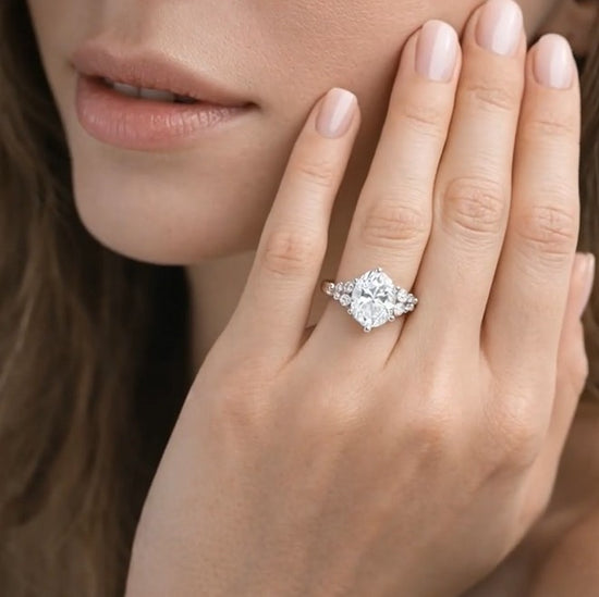 Verlobungsring Platin 950 mit Diamanten I MIRA OVAL