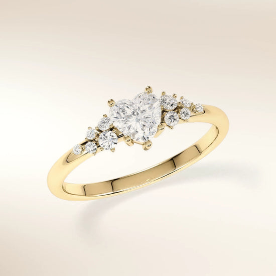 Verlobungsring MIRA HERZ Gelbgold 585 mit Diamant in Herzform & Seitendiamanten – Trauringmacher München & Freising