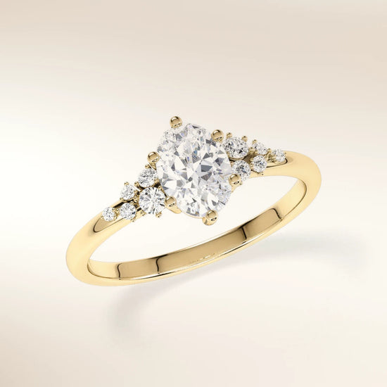 Verlobungsring MIRA OVAL Gelbgold 585 mit ovalem Diamant & Seitendiamanten – Trauringmacher München & Freising