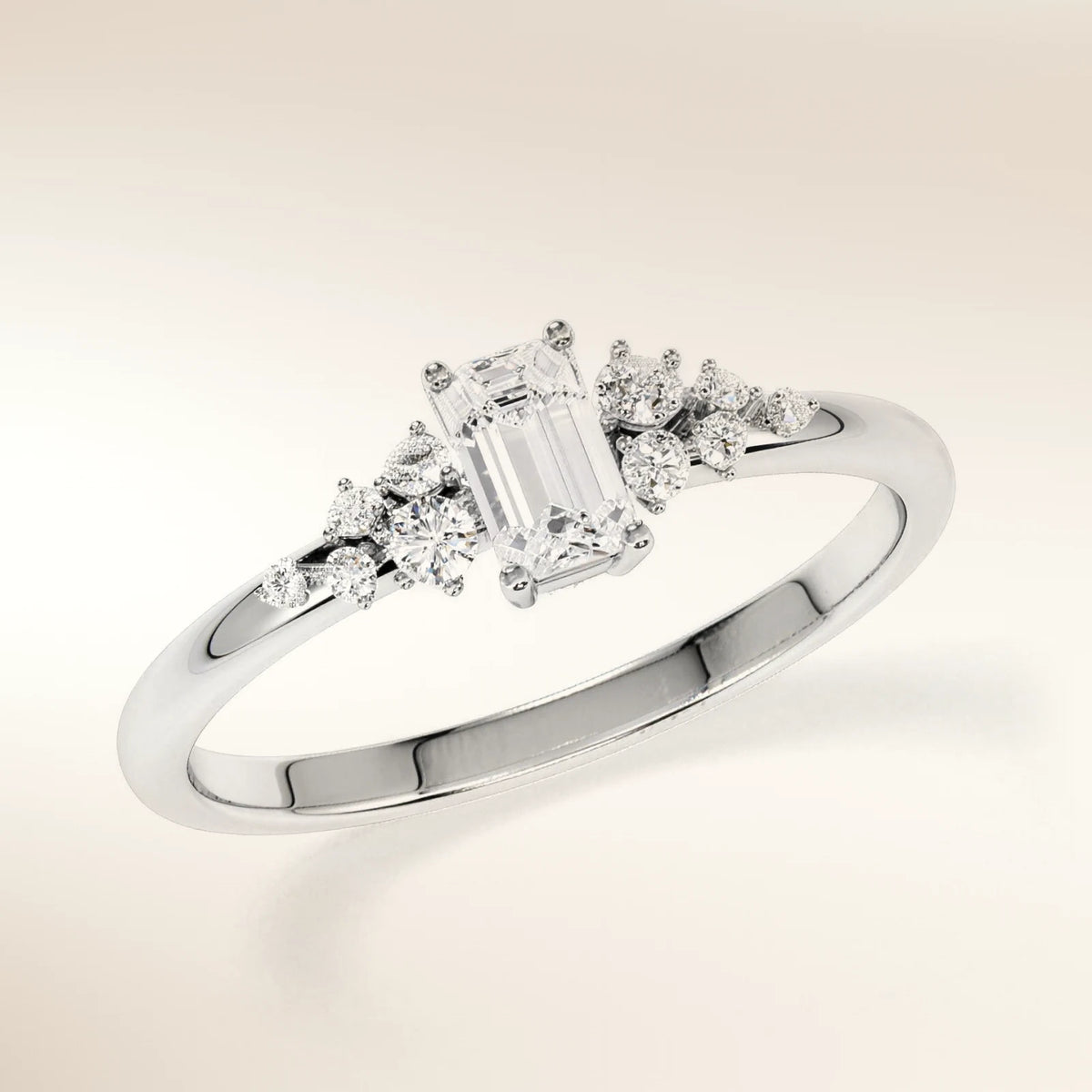 Verlobungsring MIRA EMERALD Platin 950 mit Diamant im Smaragdschliff & Seitendiamanten – Trauringmacher München & Freising