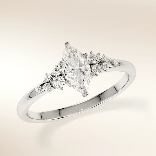 Verlobungsring MIRA MARQUISE Platin 950 mit Marquise-Diamant & Seitendiamanten – Trauringmacher München & Freising