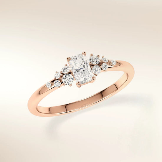 Verlobungsring MIRA RADIANT Roségold 585 mit Radiant-Diamant & Seitendiamanten – Trauringmacher München & Freising