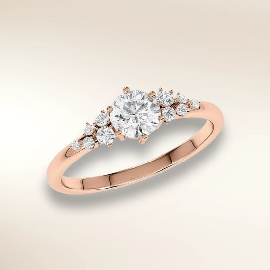 Verlobungsring MIRA Roségold 585 mit Brillant und Diamant-Seitensteinen – Trauringmacher München & Freising
