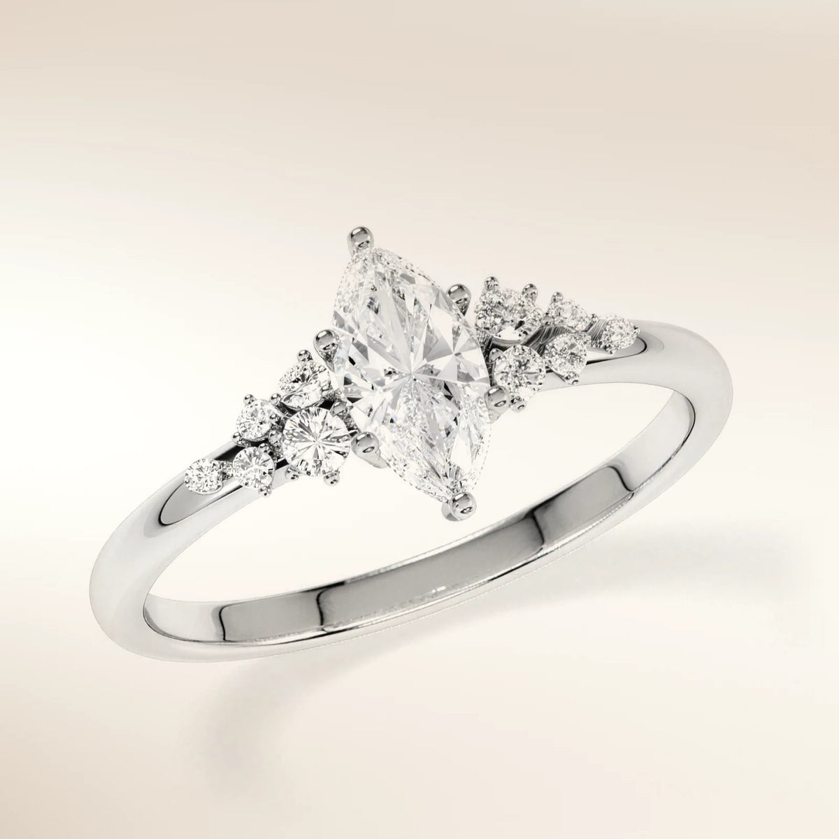 Verlobungsring MIRA MARQUISE Weißgold 585 mit Marquise-Diamant & Seitendiamanten – Trauringmacher München & Freising