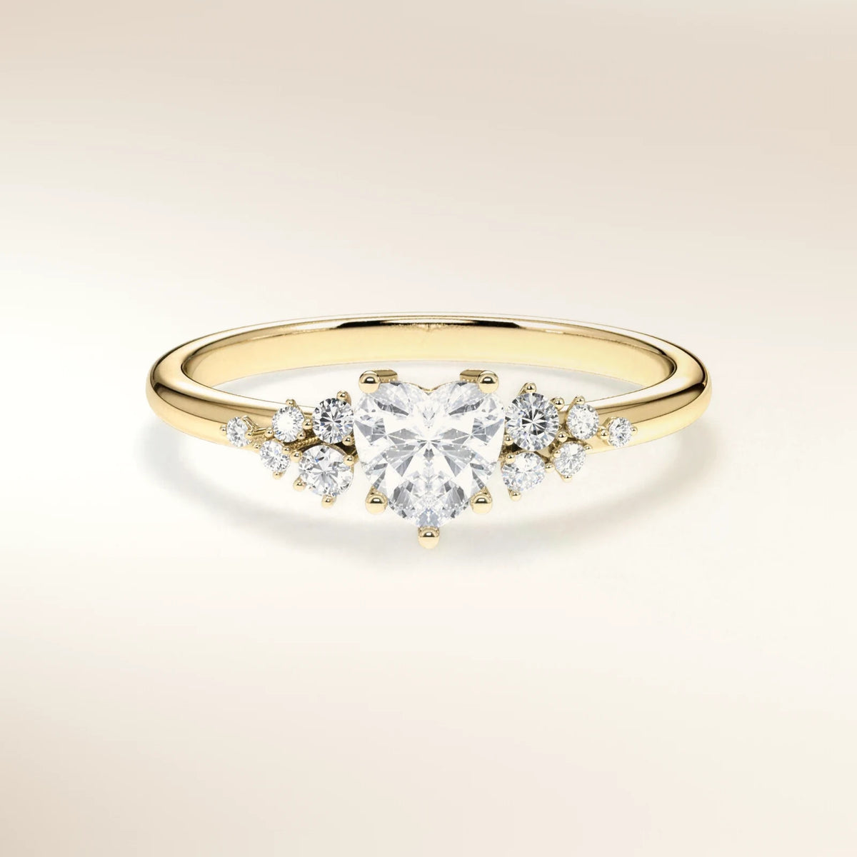 Verlobungsring MIRA HERZ Gelbgold 585, Diamant in Herzform mit Seitendiamanten – Trauringmacher München & Freising