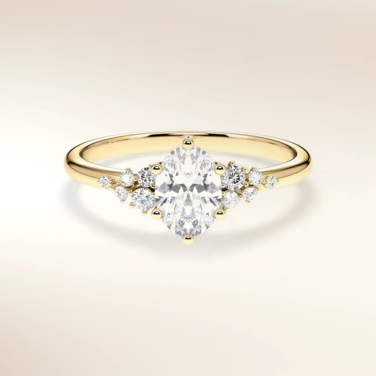 Verlobungsring MIRA OVAL Gelbgold 585, ovaler Diamant mit Seitendiamanten – Trauringmacher München & Freising