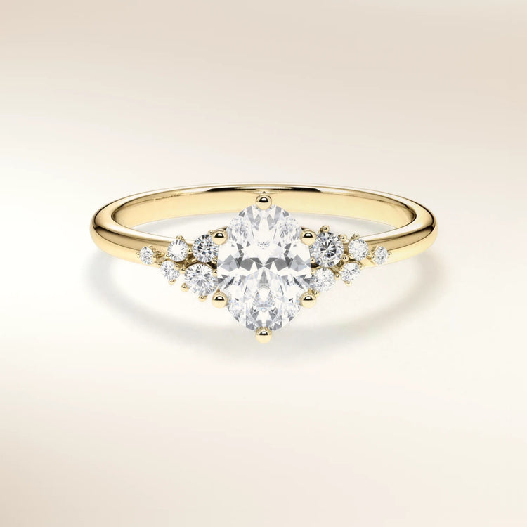Verlobungsring MIRA OVAL Gelbgold 585, ovaler Diamant mit Seitendiamanten – Trauringmacher München & Freising