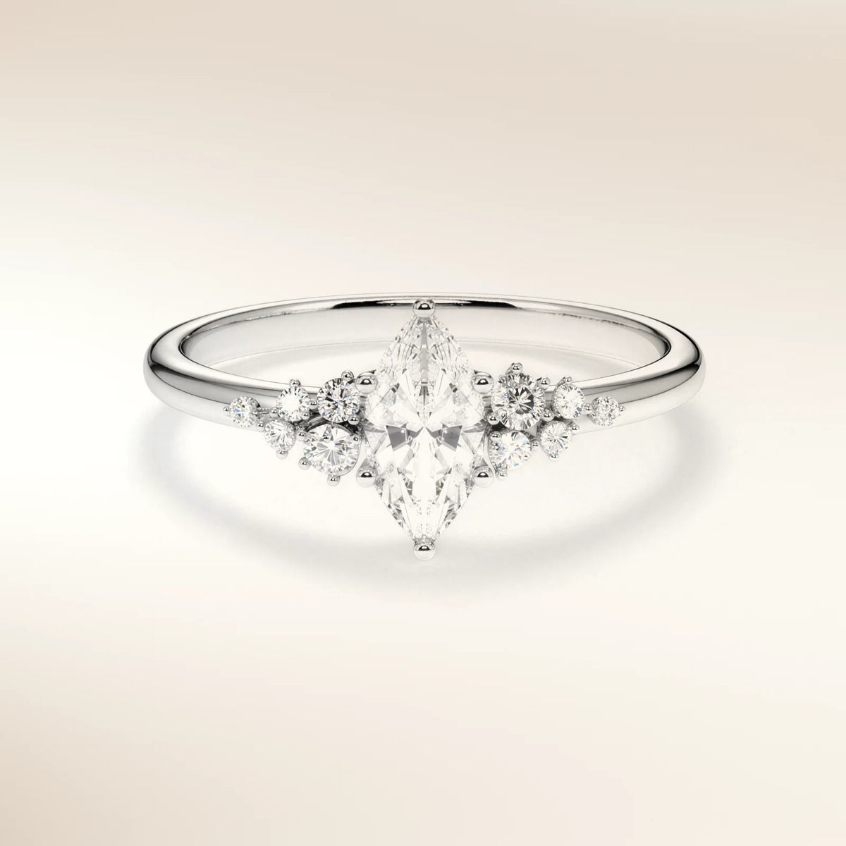 Verlobungsring MIRA MARQUISE Platin 950, Marquise-Diamant mit Seitendiamanten – Trauringmacher München & Freising