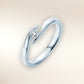 Verlobungsring TWIST Platin 950, gedrehte Ringschiene mit Brillant in Spannfassung – Trauringmacher München & Freising