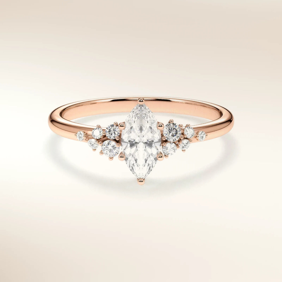 Verlobungsring MIRA MARQUISE Roségold 585, Marquise-Diamant mit Seitendiamanten – Trauringmacher München & Freising