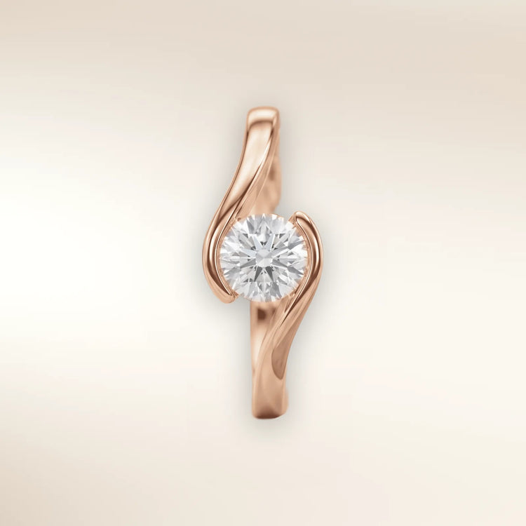 Verlobungsring SWING Roségold 585, geschwungene Spannfassung mit Brillant – Trauringmacher München & Freising