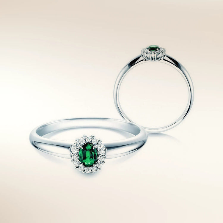 Verlobungsring JOLIE Weißgold 585, ovaler Smaragd mit Diamant-Halo – Trauringmacher München & Freising