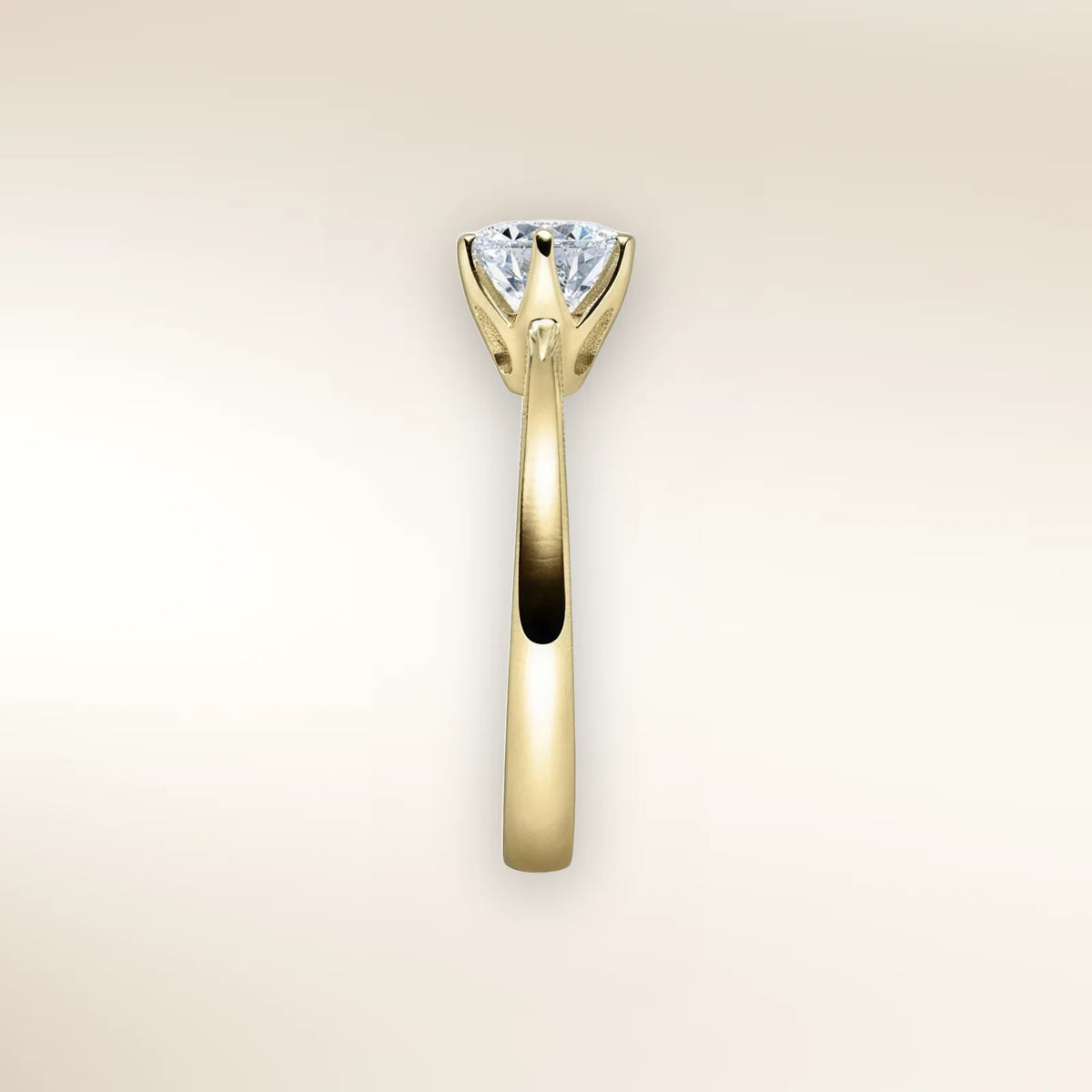 Verlobungsring FRIDRICH Gelbgold Seitenansicht, schmale Ringschiene mit Brillant – Trauringmacher Freising & München