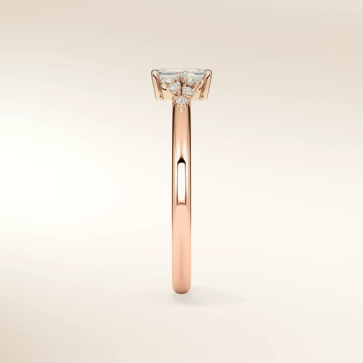 Verlobungsring MIRA EMERALD Roségold Seitenansicht – Trauringmacher Freising & München